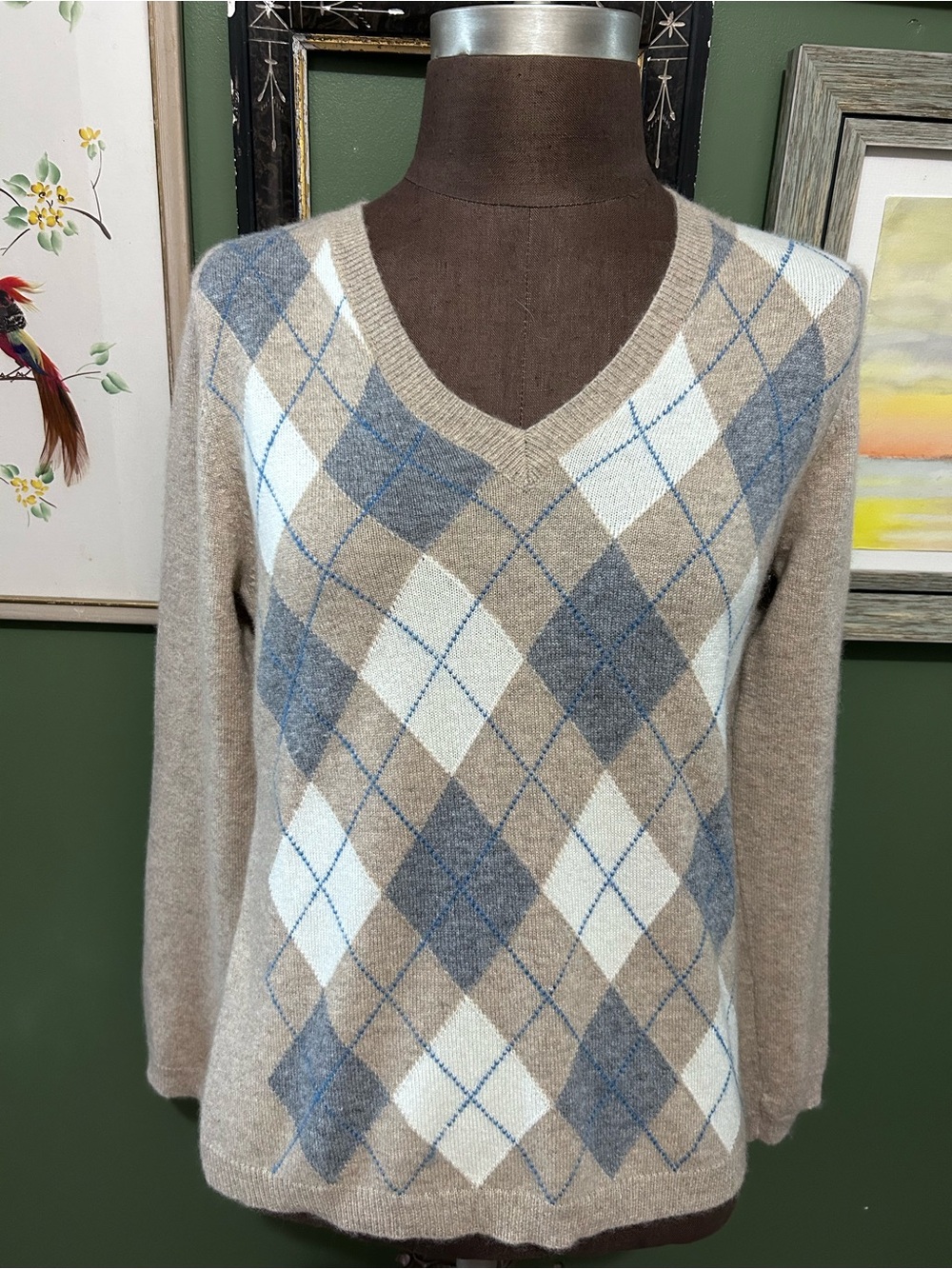 Women’s Beige and Blue Argyle V-Neck Sweater Cashmere
